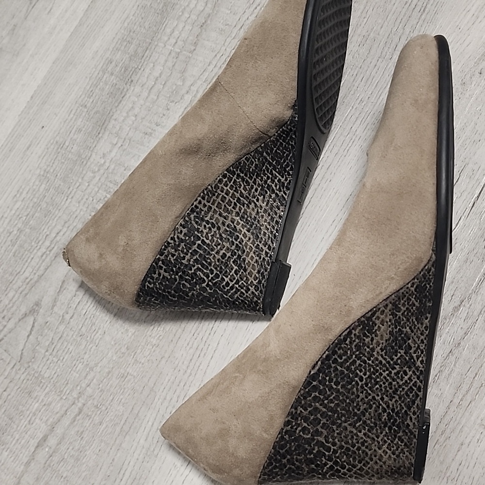 Aerosoles Tan Snakeskin Design Wedges Size 9 - Picture 2 of 5